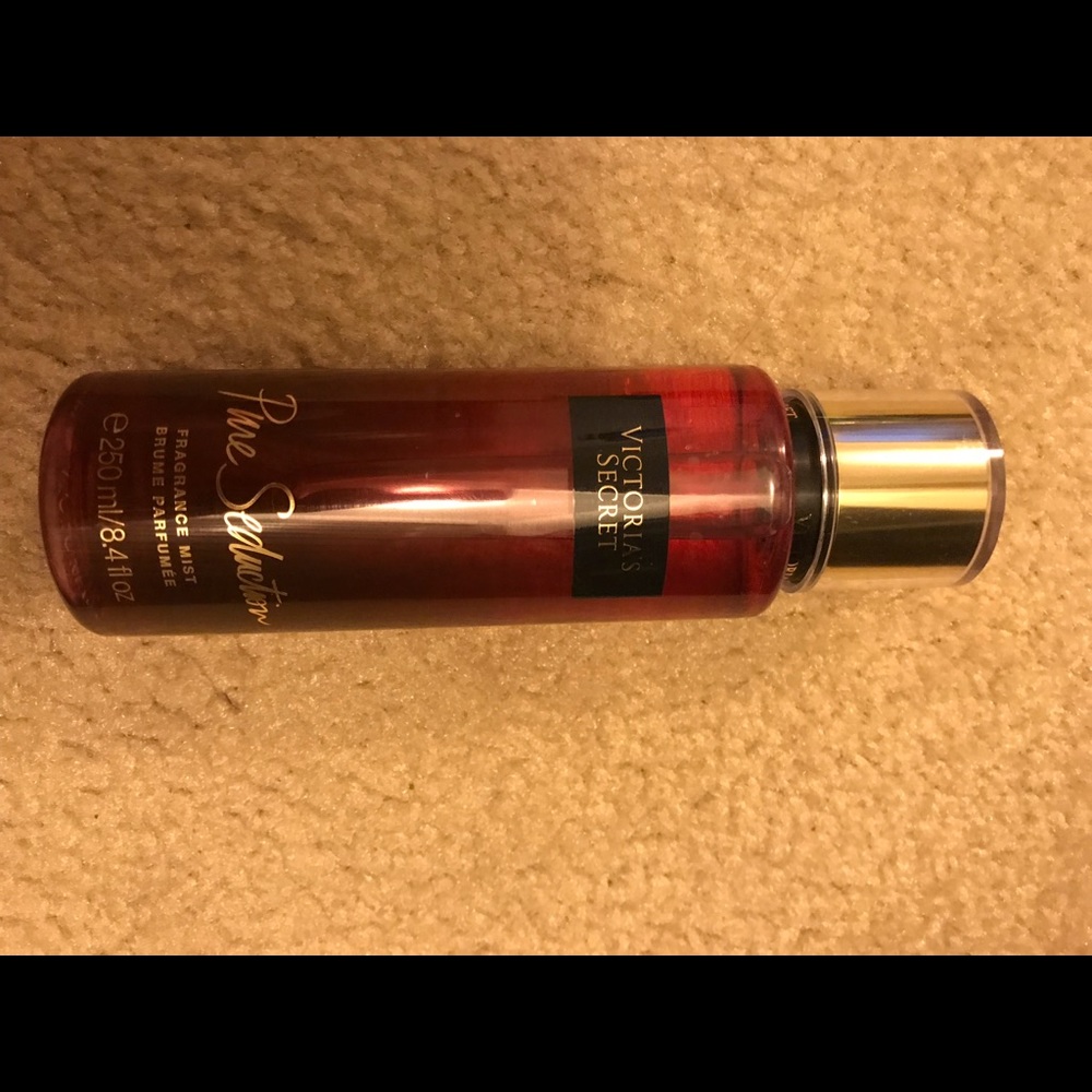 Victoria’s Secret body mist in Pure Seduction